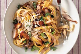 chicken-mushroom-tagliatelle-034-mld110677.jpg