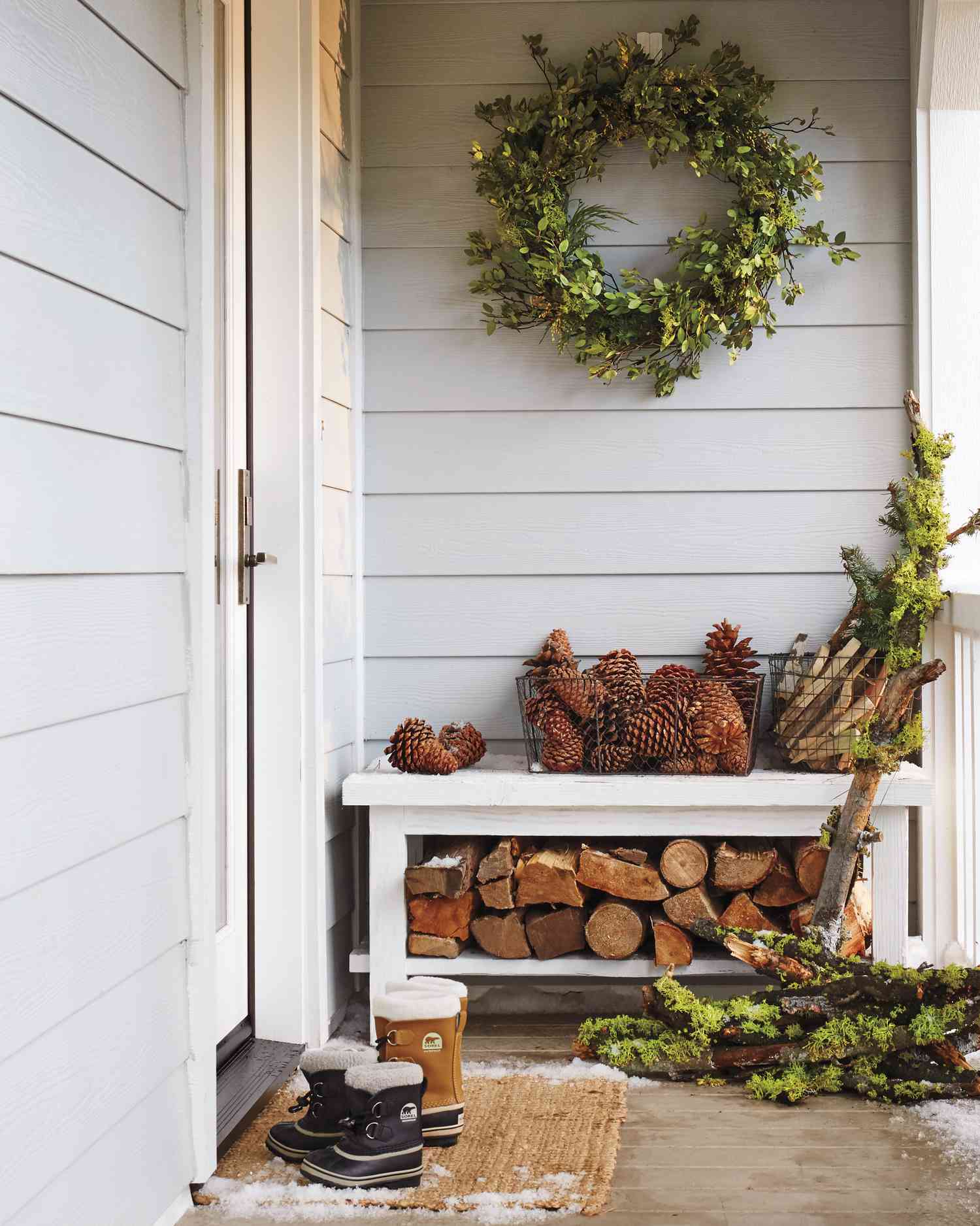 christmas-lake-tahoe-wreath-front-door-9077-d111862.jpg