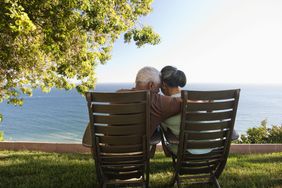 couple hugging overlook ocean