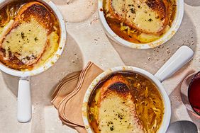 french onion soup served with cheesy bread