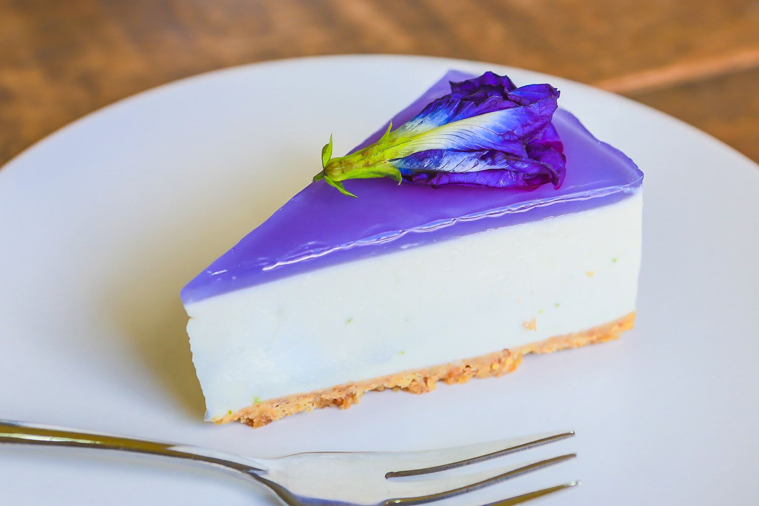 cheesecake with pea blossom flower