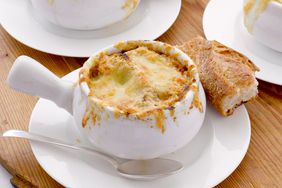 martha-frenchonionsoup-d110633_20130923.jpg