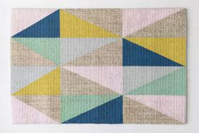 Geometric patterned area rug