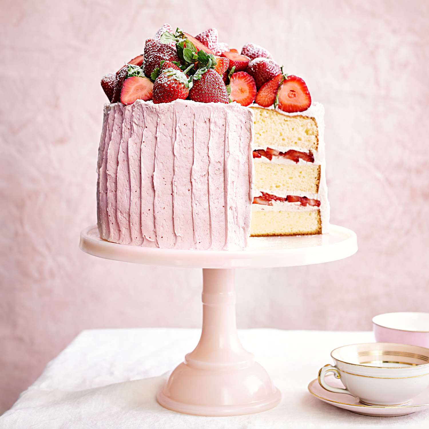 Strawberrt cake on pink cake stand